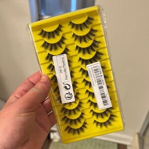 Black Dramatic Eyelashes